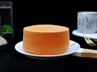 13、6寸红丝绒戚风蛋糕,取出后倒扣在晾网上凉透再脱模！香甜可口