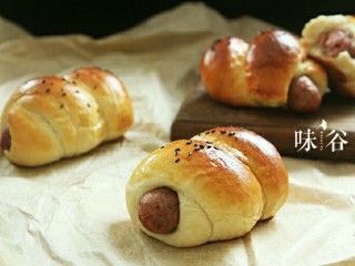 14、黑椒火腿肠面包,成品……