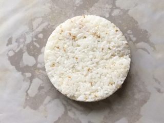 19、猪扒米汉堡,轻松地米汉堡胚就出来了