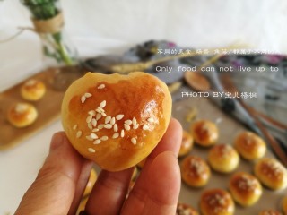 13、红豆沙小餐包,分享给大家