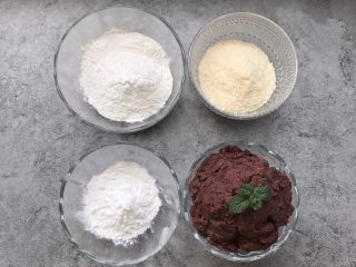 1、南瓜糯米糍,食材准备：糯米粉80g、澄粉30g、椰蓉45g、自制豆沙160g、开水10g