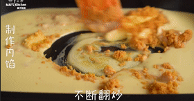 6、自制【咸蛋黄冰皮月饼】健康美味,不断翻炒