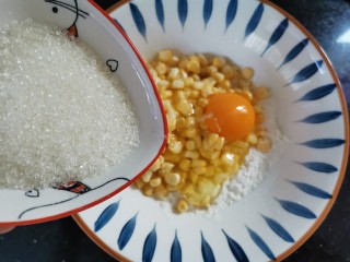 7、黄金玉米饼,加入白糖