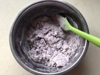 10、双色花卷,用刮刀拌匀成棉絮状