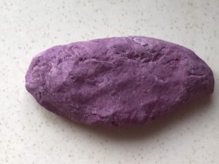 11、双色花卷,开始揉面,由粗糙揉到光滑