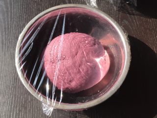 18、双色花卷,真好,发好的紫薯面团