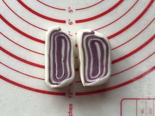 31、双色花卷,取两块