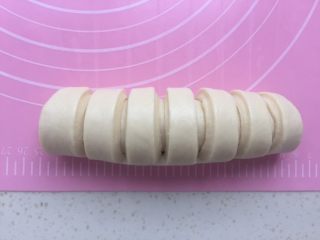 9、葡萄干小吐司,如图