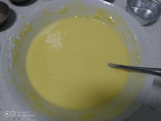 6、蒸蛋糕,搅拌均匀。