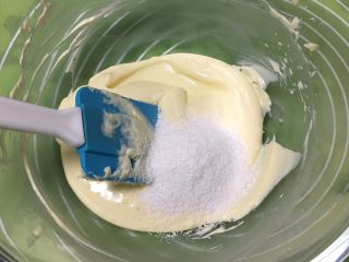 11、喜饼+椰蓉奶酪味,撒入椰蓉。