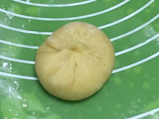 17、喜饼+椰蓉奶酪味,包裹起来，收紧口子，一定要收紧奥！