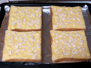 8、快手美味早餐【岩烧乳酪】,撒上杏仁片