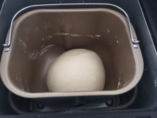 5、龙虾披萨,再启动发酵程序发酵至两倍大