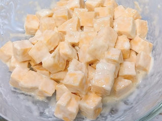 6、红薯饼,搅拌成这样的状态就可以了。