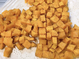 10、红薯饼,起锅啦！外酥里嫩，甜甜糯糯，超级好吃！学会就不用担心没有追剧小零食啦～