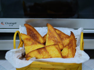 10、香酥面包片——秒杀面包店的面包片配方,很香，很脆，不是很甜，宝宝也可以吃的零食哦