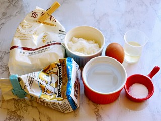 1、早餐+毛毛虫蜜豆面包,准备食材