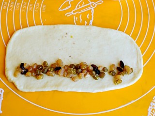 7、早餐+毛毛虫蜜豆面包,在一侧放上蜜豆