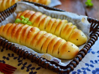 16、早餐+毛毛虫蜜豆面包,成品图