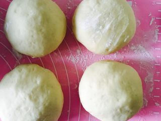 17、椰蓉面包,依次包好