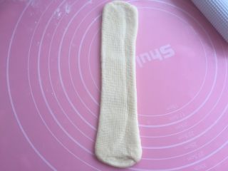 7、奶油面包卷,如图，擀长