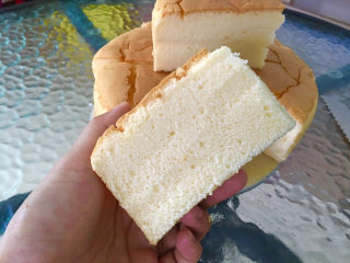 15、酸奶戚风蛋糕,口感细腻柔软！