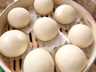 15、松软奶香白馒头,20分钟左右后面团明显变大