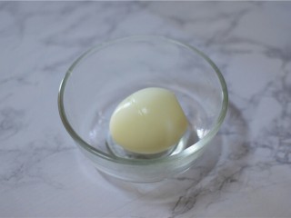 2、牛油果三明治,鸡蛋去皮