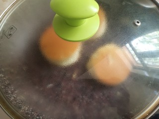 13、平底锅舒芙蕾,盖上盖子，小火焖3分钟左右