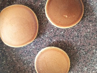 14、平底锅舒芙蕾,然后开盖，再翻个面继续焖3分钟即可出锅