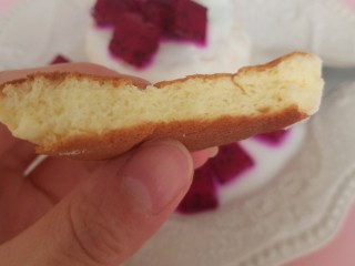 15、平底锅舒芙蕾,煎好的舒芙蕾特别松软，比松饼还要轻盈宣软。如果中间发粘发湿，就是没全熟，继续焖一会