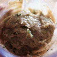 5、泰式炸虾饼,瞬间变成虾饼馅一大堆。