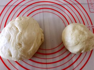 8、牛奶软包,分成两份，一份380g、一份189g