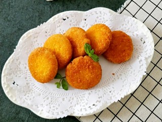 12、脆皮南瓜饼,装盘就可以了