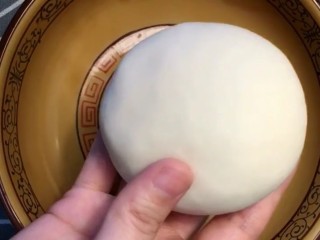 2、鸡肉卷,霍成光滑的面团揪成小剂子