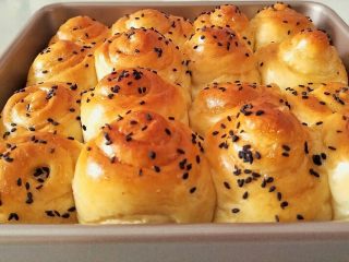 12、蜂蜜脆底小面包,烤箱160度预热,160度上下火,烤盘放中层烤25分钟上