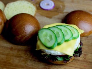 14、mini早餐堡,放上黄瓜片