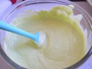 7、抹茶蛋糕卷,翻拌均匀