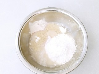 1、农夫面包,所有的食材混合。