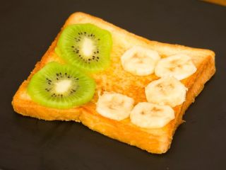 3、冰淇淋三明治,然后两片夹起来~~就开始享受美味吧~