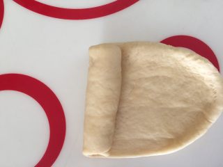 8、早餐香葱芝士肠子包,卷起