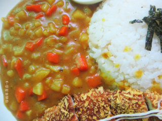 19、咖喱鸡排饭,免炸版,刚出锅的炸鸡排，切起来咔咔响，炖的软糯的土豆和胡萝卜裹满咖喱酱汁，太美味啦！