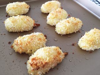 11、鲜虾可乐饼,预热烤箱200度，烤约15分钟左右，至金黄松脆。