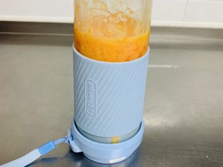 7、胡萝卜华夫饼,料理杯榨成细腻的胡萝卜????浆