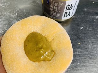 22、胡萝卜华夫饼,放入战队榴莲酱馅料