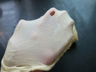 5、≈蔓越莓酸奶小方面包≈,揉至可以拉出手套膜