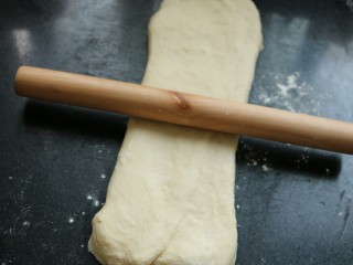 14、≈蔓越莓酸奶小方面包≈,擀长