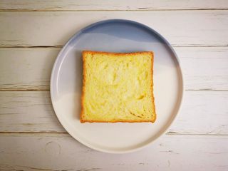 1、芝士卷,准备吐司