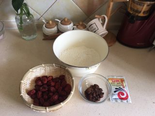 1、枣馒头,食材准备一下