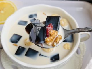 14、黑凉粉冷饮,好吃????